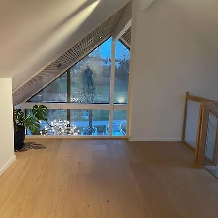 Moderne Arkitekttegnet Hus Naert Sentrum, Ons *