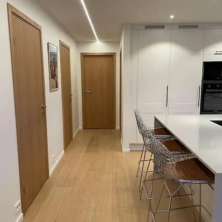 Moderne Arkitekttegnet Hus Naert Sentrum, Ons Feriehus *